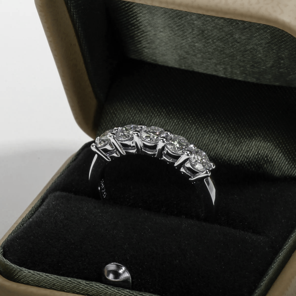 5-Stone Moissanite Sparkle Band – 4mm